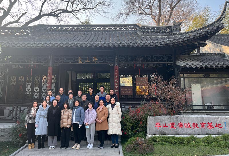 開展廉政教育 筑牢思想防線——旅商集團(tuán)黨員干部參觀揚州平山堂廉政教育基地