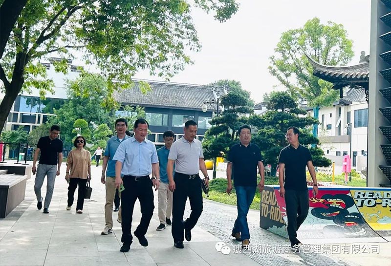 景區(qū)黨工委副書記、管委會主任劉衛(wèi)國攜客商考察紅園、虹橋坊